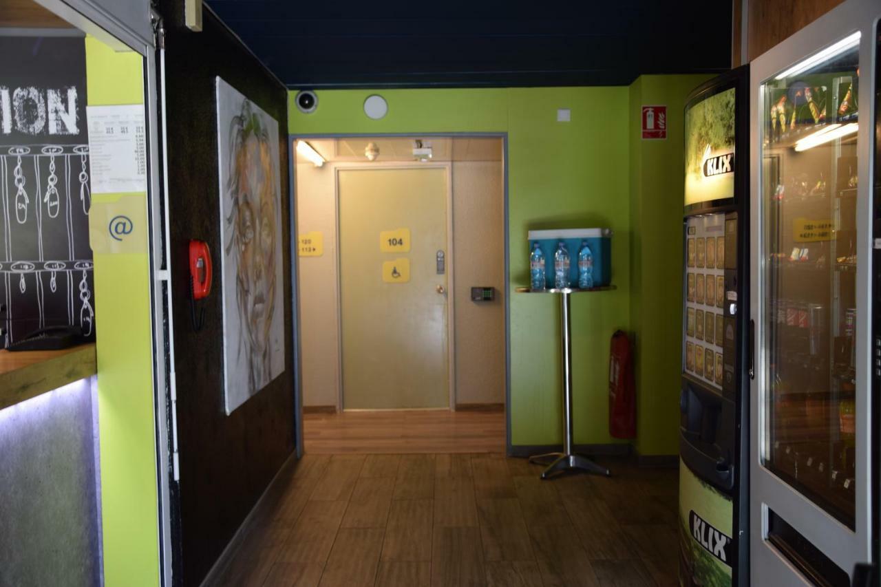 Design Booking Villeneuve-le-Roi Exterior foto